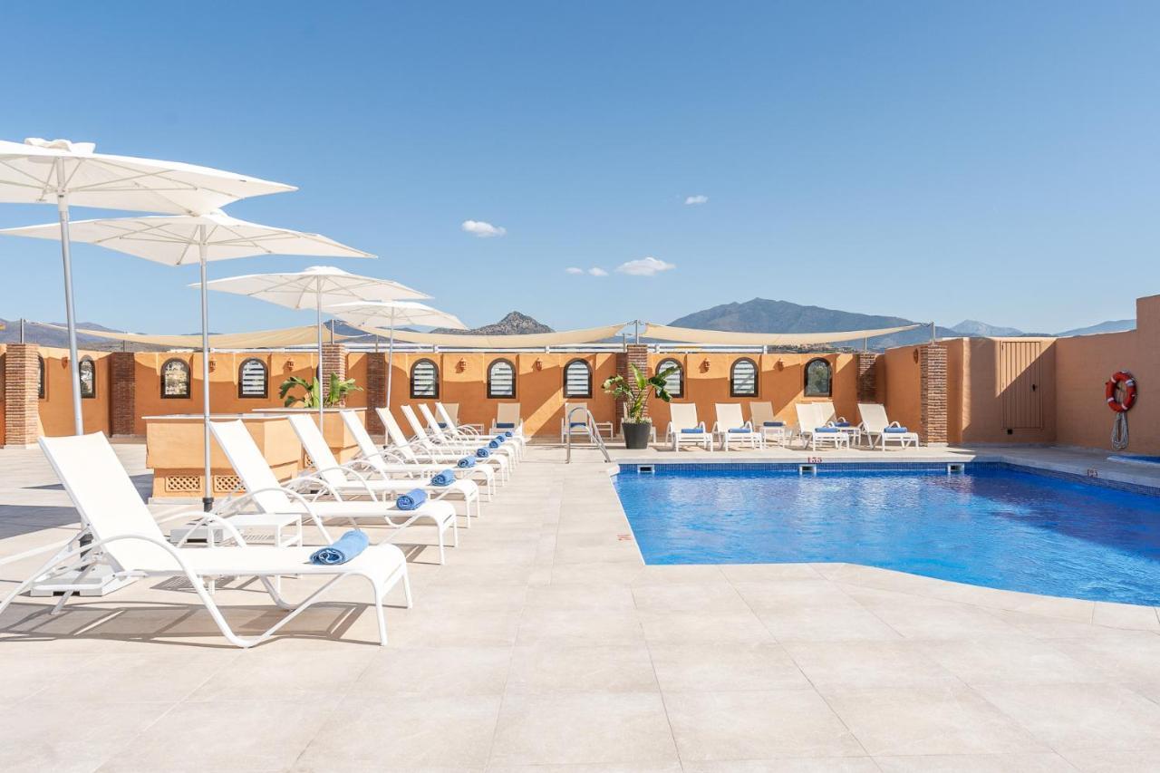 Globales Paraiso Beach Estepona Bagian luar foto