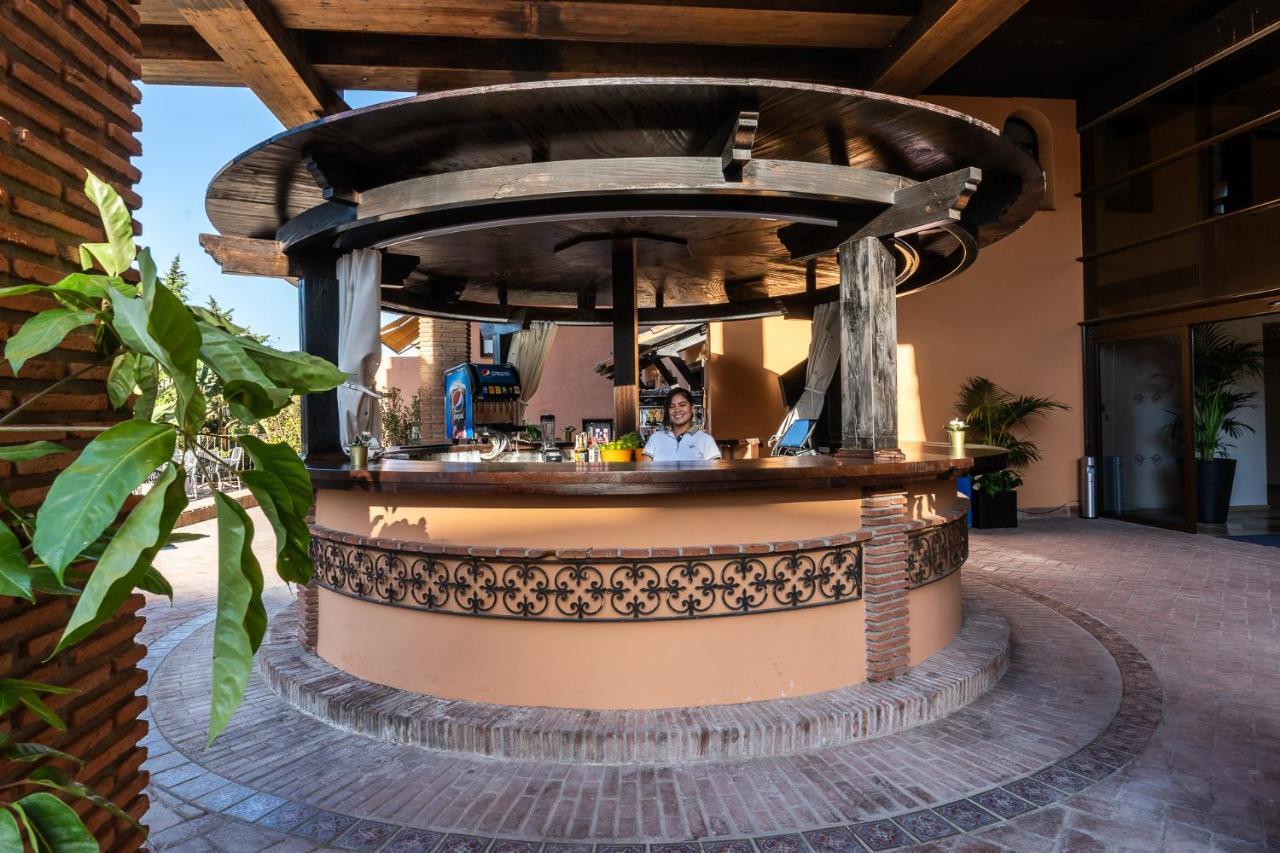 Globales Paraiso Beach Estepona Bagian luar foto