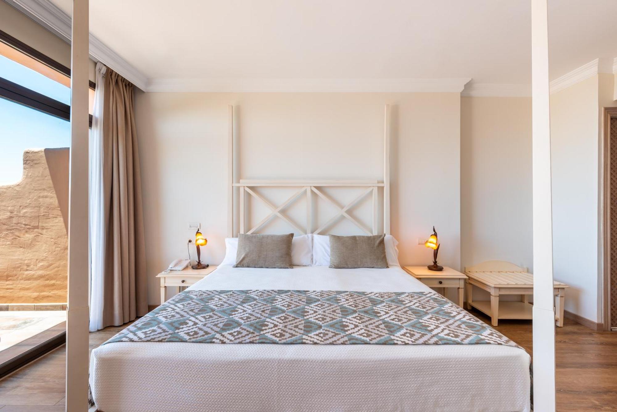 Globales Paraiso Beach Estepona Bagian luar foto