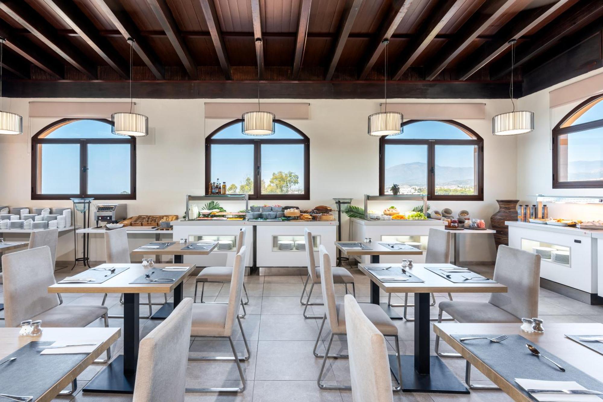 Globales Paraiso Beach Estepona Bagian luar foto