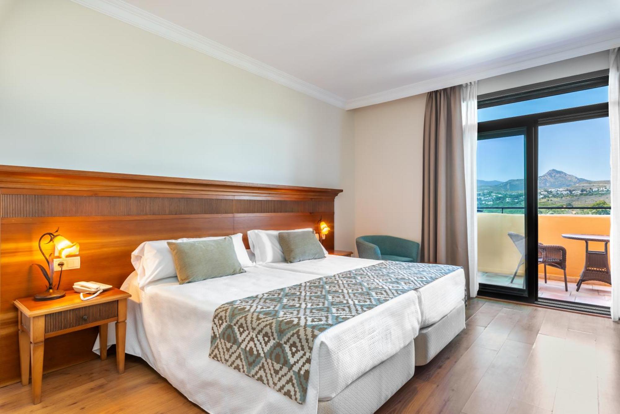 Globales Paraiso Beach Estepona Bagian luar foto