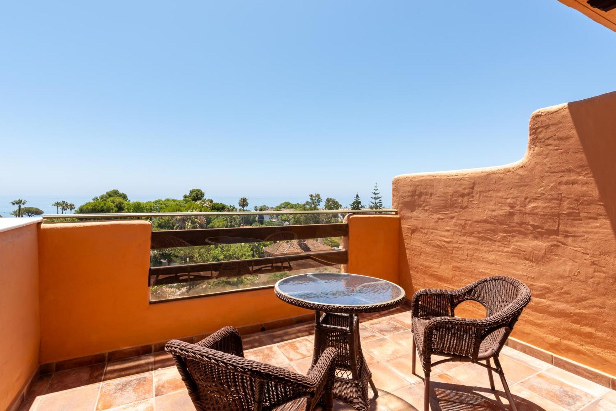 Globales Paraiso Beach Estepona Bagian luar foto